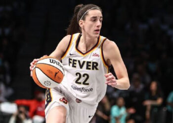 CAITLIN CLARK FIRMA ACUERDO DE PATROCINIO CON WILSON