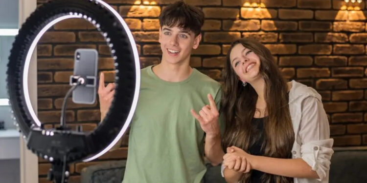 LOS INFLUENCERS SON EL NUEVO OBJETIVO DE LOS CIBERCRIMINALES 1 LOS INFLUENCERS SON EL NUEVO OBJETIVO DE LOS CIBERCRIMINALES