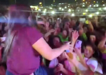 CANDIDATA DE MORENA HACE CAMPAÑA ¡REPARTIENDO CHEVE!