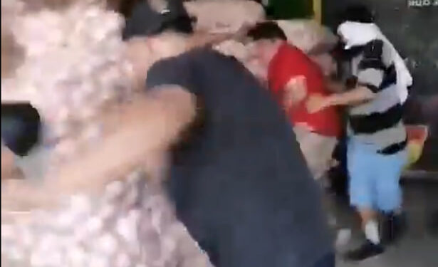 GOLPEAN A COMERCIANTES EN MERCADO DE ABASTOS DE SAN NICOLÁS 1 GOLPEAN A COMERCIANTES EN MERCADO DE ABASTOS DE SAN NICOLÁS