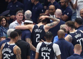 DALLAS MAVERICKS ENFRENTAN INCERTIDUMBRE CON LESIONES DE JUGADORES CLAVE PARA EL JUEGO 4