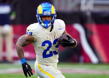 LOS ANGELES RAMS FORTALECEN SU BACKFIELD CON BLAKE CORUM