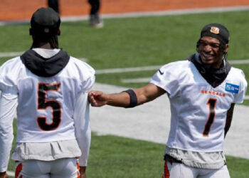 ZAC TAYLOR NO PREOCUPADO POR AUSENCIA DE RECEPTORES EN ENTRENAMIENTOS