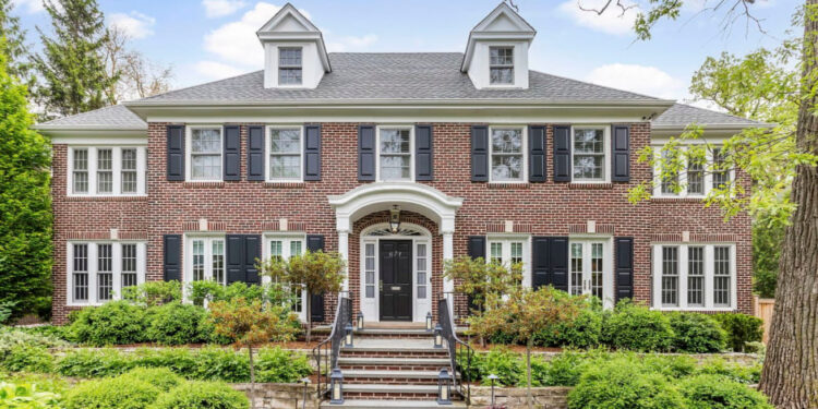 LA CASA DE KEVIN MCCALLISTER DE "MI POBRE ANGELITO" ESTÁ A LA VENTA POR US$ 5,25 MILLONES 1 LA CASA DE KEVIN MCCALLISTER DE “MI POBRE ANGELITO” ESTÁ A LA VENTA POR US$ 5,25 MILLONES