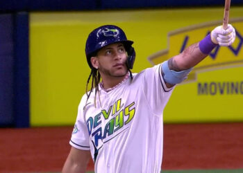 JOSÉ SIRI BRILLA EN LA MLB ROBANDO UN HOME RUN Y DANDO LA VICTORIA A SU EQUIPO