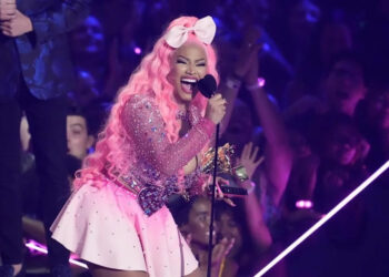 NICKI MINAJ SE DISCULPA CON SUS FANS TRAS DETENCIÓN POR DROGAS