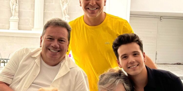 CRISTIAN CASTRO SE REENCUENTRA CON SU MADRE Y COMPARTE MENSAJE 1 CRISTIAN CASTRO SE REENCUENTRA CON SU MADRE Y COMPARTE MENSAJE