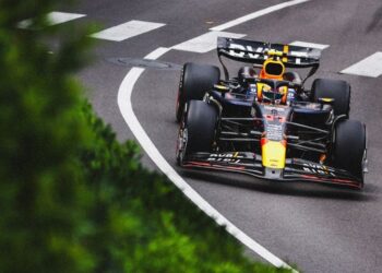 CHECO PÉREZ RENUEVA CON RED BULL POR DOS AÑOS MÁS