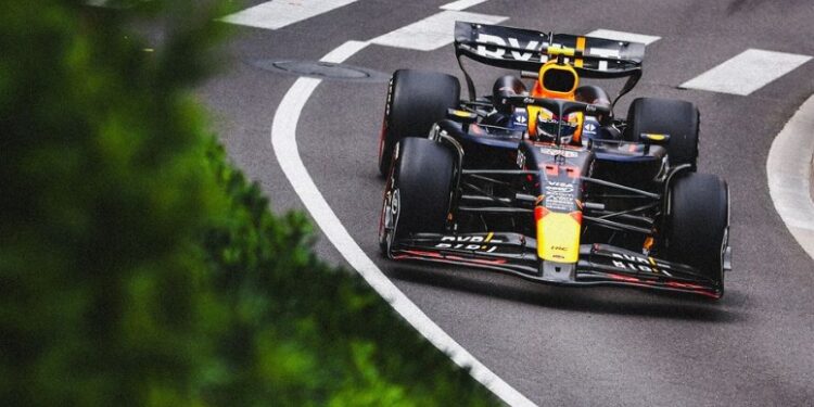 CHECO PÉREZ RENUEVA CON RED BULL POR DOS AÑOS MÁS