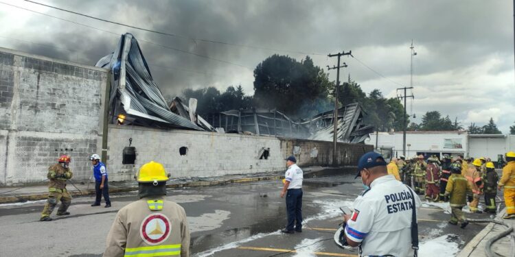 INCENDIO EN FÁBRICA DE LUBRICANTES PETRO LERMA 1 INCENDIO EN FÁBRICA DE LUBRICANTES PETRO LERMA
