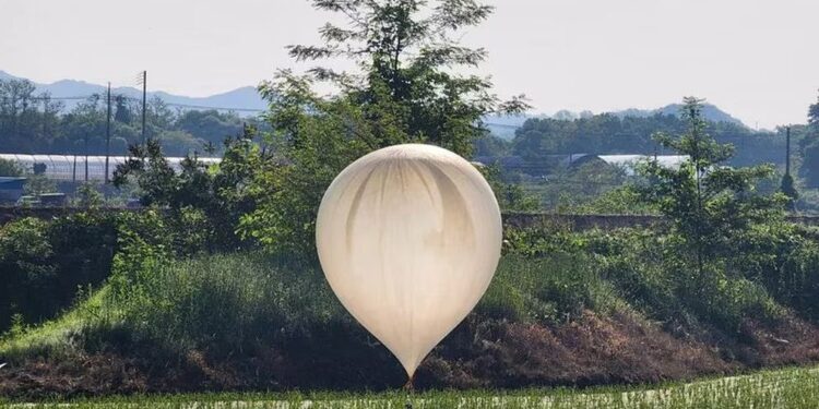 COREA DEL NORTE ENVÍA GLOBOS DE BASURA Y ADVIERTE SOBRE NUEVAS MEDIDAS 1 COREA DEL NORTE ENVÍA GLOBOS DE BASURA Y ADVIERTE SOBRE NUEVAS MEDIDAS
