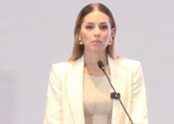 ‘ES EXPERTO EN CREAR CAOS Y MIEDO”; ACUSA MARIANA A ADRIÁN DE QUEMAR VEHÍCULOS