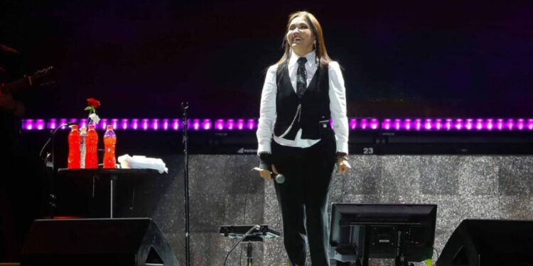 ANA GABRIEL REAPARECE TRAS NEUMONÍA Y ANUNCIA NUEVAS FECHAS DE CONCIERTOS 1 ANA GABRIEL REAPARECE TRAS NEUMONÍA Y ANUNCIA NUEVAS FECHAS DE CONCIERTOS