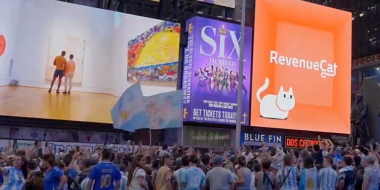 TIMES SQUARE SE TIÑE DE ALBICELESTE ANTES DEL JUEGO CONTRA CHILE