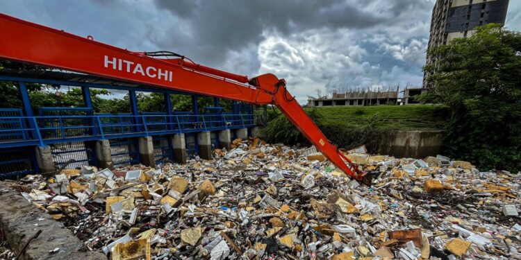 IMPACTANTES IMÁGENES: BARRANQUILLA LIMPIA EL ARROYO LEÓN Y LLAMA A LA CONCIENCIA CIUDADANA