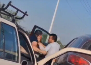 PELEA CALLEJERA EN APODACA DESATADA POR CONFLICTO VIAL