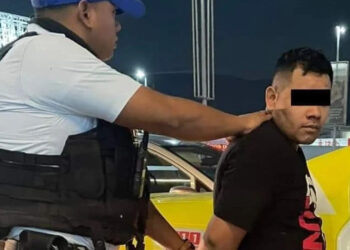 LO DETIENEN POR GRABAR A MUJER EN BAÑO PÚBLICO