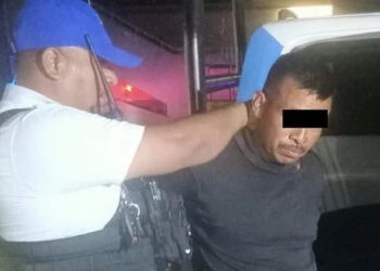 DETIENEN A HOMBRE POR BESAR A NIÑA DE 5 AÑOS EN EL METRO