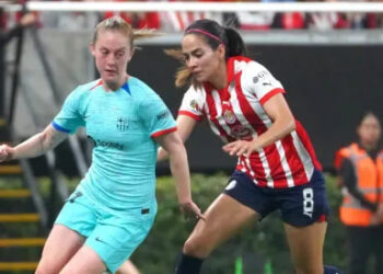 JUGADORAS DEL BARCELONA SE NEGARON A INTERCAMBIAR CAMISETAS CON CHIVAS FEMENIL EN EL ESTADIO AKRON
