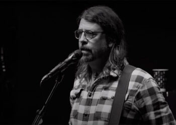 FOO FIGHTERS INTERPRETAN UNA CANCIÓN INACABADA EN VIVO POR PRIMERA VEZ