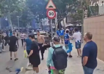 INCIDENTE EN PARTIDO ENTRE OVIEDO Y ESPANYOL: BOTELLA LANZADA TERMINA EN ACCIDENTE