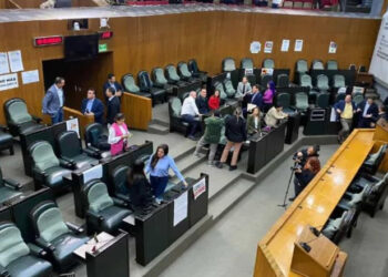 DIPUTADOS SE VAN UN MES DE VACACIONES