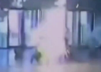 CAE RAYO A PAREJA ¡Y SOBREVIVEN!