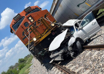 MUEREN MADRE Y BEBÉ IMPACTADOS POR TREN