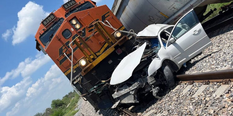 MUEREN MADRE Y BEBÉ IMPACTADOS POR TREN 1 MUEREN MADRE Y BEBÉ IMPACTADOS POR TREN
