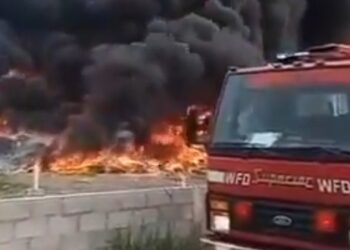 INCENDIO EN BODEGA DE LLANTAS EN MAZATLÁN