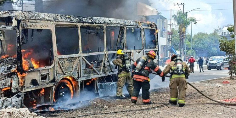 INCENDIO EN TRANSPORTE PÚBLICO DE SANTA MARGARITA, ZAPOPAN 1 INCENDIO EN TRANSPORTE PÚBLICO DE SANTA MARGARITA, ZAPOPAN