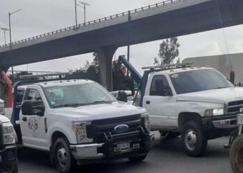 MOVILIZACIÓN DE GRÚAS EN TLALNEPANTLA PROVOCA CAOS VIAL