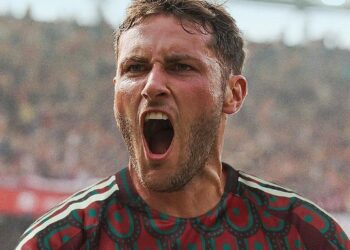 SANTIAGO GIMÉNEZ CONTINÚA EN FEYENOORD PESE A RUMORES