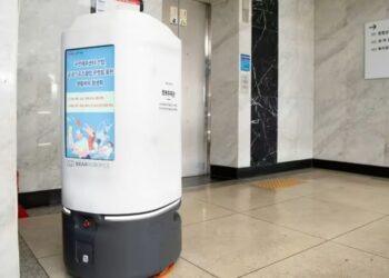 ROBOT EN COREA DEL SUR SE LANZA POR LAS ESCALERAS