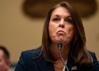 RENUNCIA DIRECTORA DEL SERVICIO SECRETO TRAS ATENTADO CONTRA TRUMP