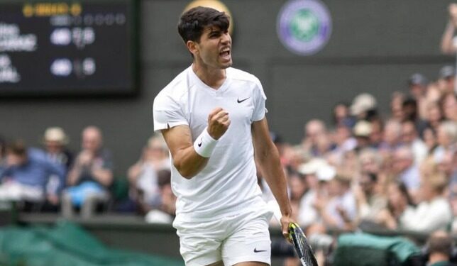 CARLOS ALCARAZ AVANZA CON FUERZA EN WIMBLEDON 1 CARLOS ALCARAZ AVANZA CON FUERZA EN WIMBLEDON