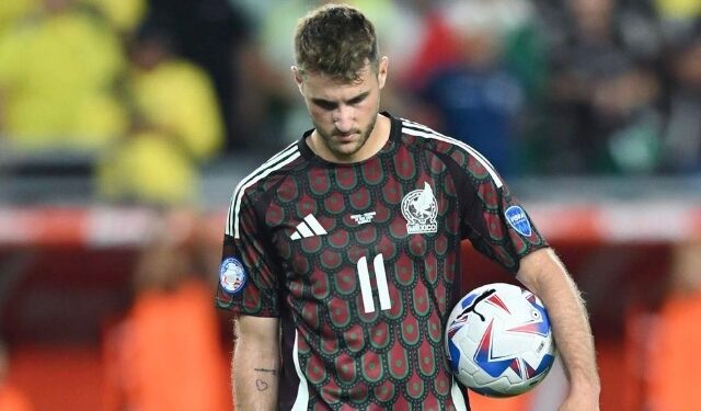 SANTIAGO GIMÉNEZ TRAS LA ELIMINACIÓN DE COPA AMÉRICA: “ES DIFÍCIL ASIMILAR LOS TROPIEZOS”