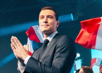 FRANCIA: ULTRADERECHA ACUSA A MACRON DE ALIANZA CON EXTREMA IZQUIERDA