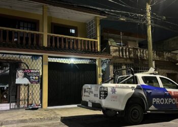 RESCATAN A 41 MIGRANTES HACINADOS EN ESCOBEDO