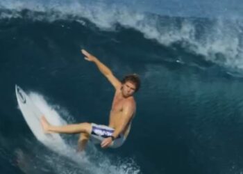 ALAN CLELAND ENLOQUECE A MÉXICO CON EL SURF EN LOS JUEGOS OLÍMPICOS