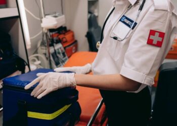 MUERE HOMBRE ELECTROCUTADO Y CAE DESDE SEGUNDO PISO