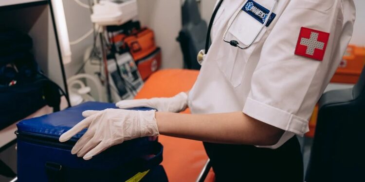 MUERE HOMBRE ELECTROCUTADO Y CAE DESDE SEGUNDO PISO 1 MUERE HOMBRE ELECTROCUTADO Y CAE DESDE SEGUNDO PISO