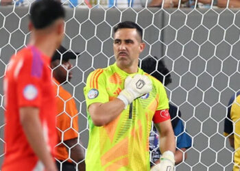 CLAUDIO BRAVO PIDIÓ SANCIÓN PARA ENCARGADOS DEL VAR EN COPA AMÉRICA
