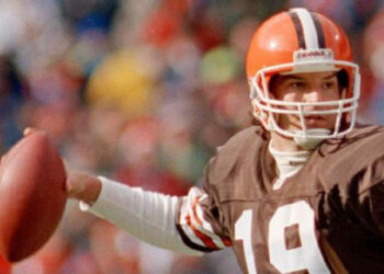 BERNIE KOSAR REVELA SU LUCHA CONTRA EL PARKINSON