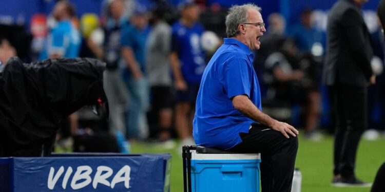 MARCELO BIELSA Y SU REFLEXIÓN TRAS LA EXPULSIÓN DE DANIEL MUÑOZ 1 MARCELO BIELSA Y SU REFLEXIÓN TRAS LA EXPULSIÓN DE DANIEL MUÑOZ