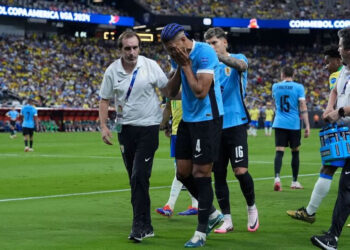 RONALD ARAUJO, JUGADOR DEL BARCELONA, SERÁ OPERADO DEL MUSLO DERECHO