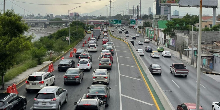 COLAPSA VIALIDAD DE MORONES PRIETO 1 COLAPSA VIALIDAD DE MORONES PRIETO