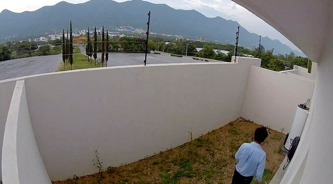 ROBAN CASA… GUARDIAS ENCARGADOS DE CUIDARLA 1 ROBAN CASA… GUARDIAS ENCARGADOS DE CUIDARLA