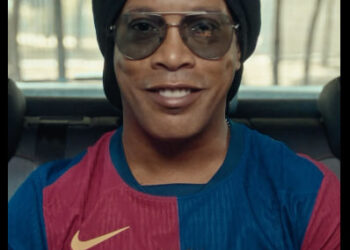 EL BARCELONA PRESENTA NUEVO UNIFORME EN HOMENAJE A 1989