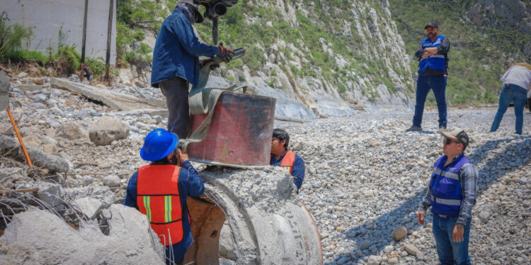 INICIA REUBICACIÓN DE TUBERÍA DE AGUA EN LA HUASTECA
